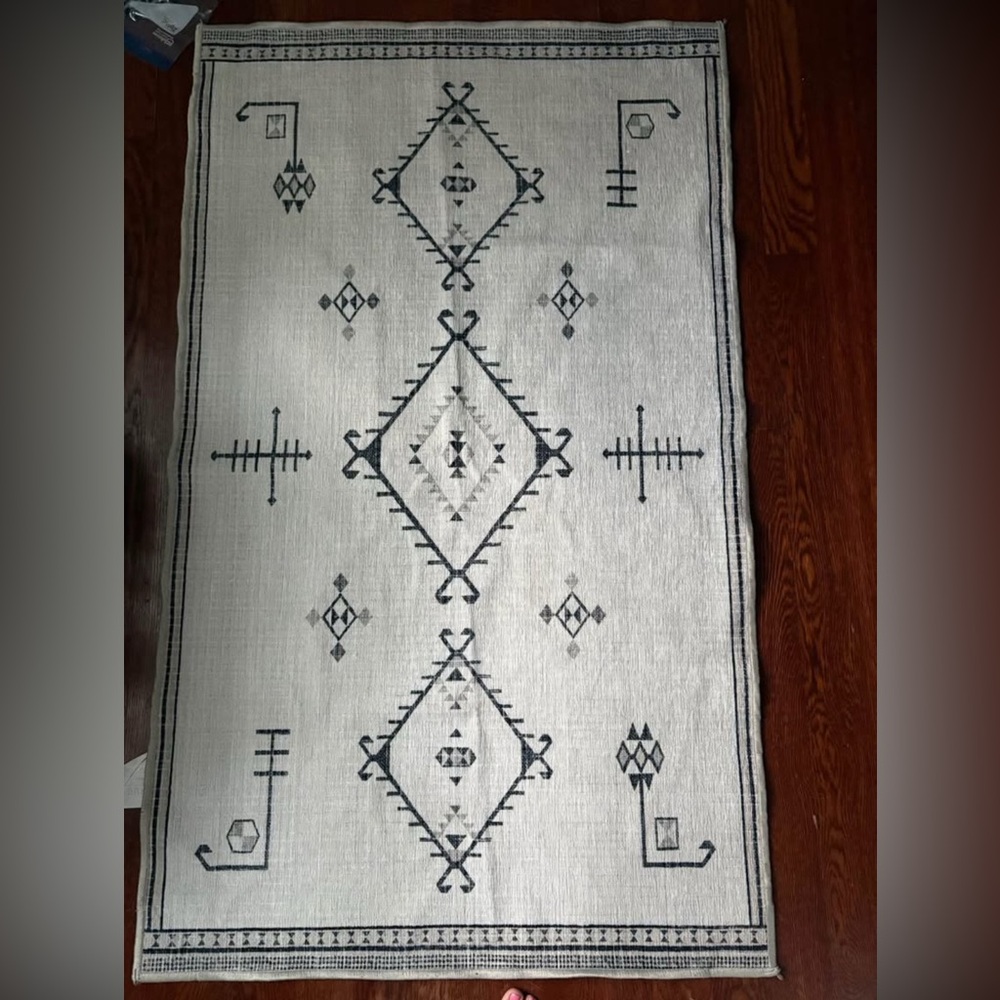 Ruggable Geometric Patterned 3 by 5 Area Rug